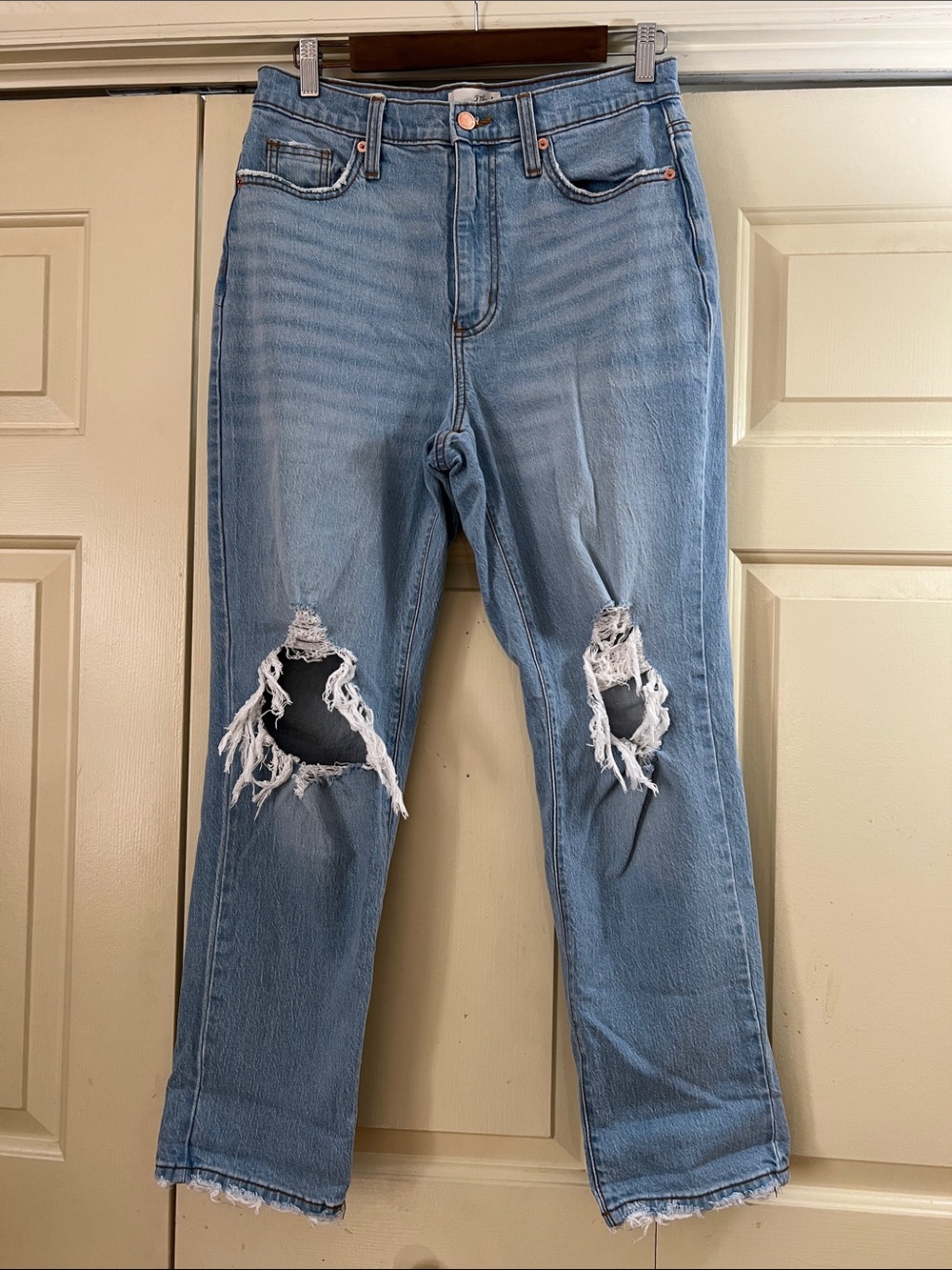 Universal Thread Light Wash Distressed 90’s Vintage Straight Leg Jeans 4 S